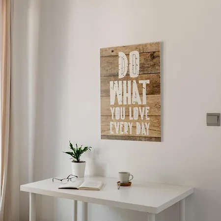 Stylish Hideaway In Heart Of Lägenhet