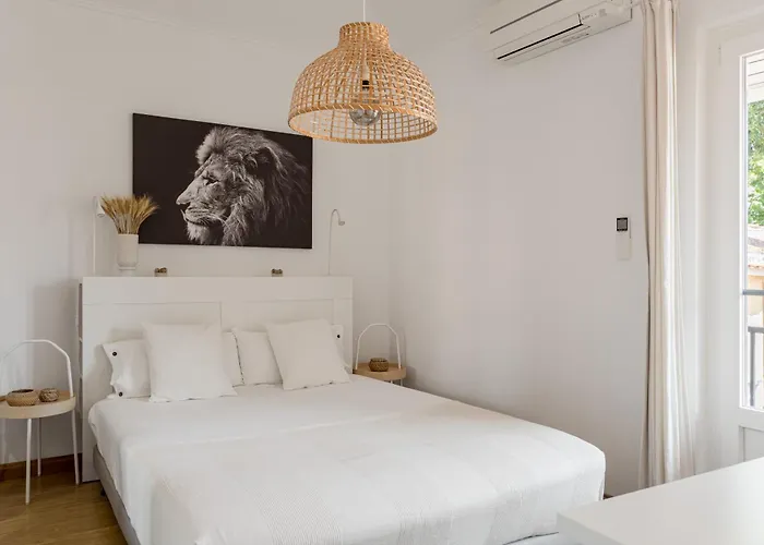 Stylish Hideaway In Heart Of *